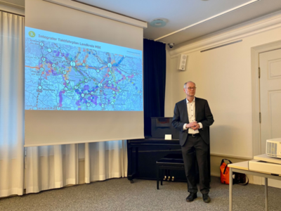 praesentation-durch-fahrplanexperte-constantin-pitzen.jpg